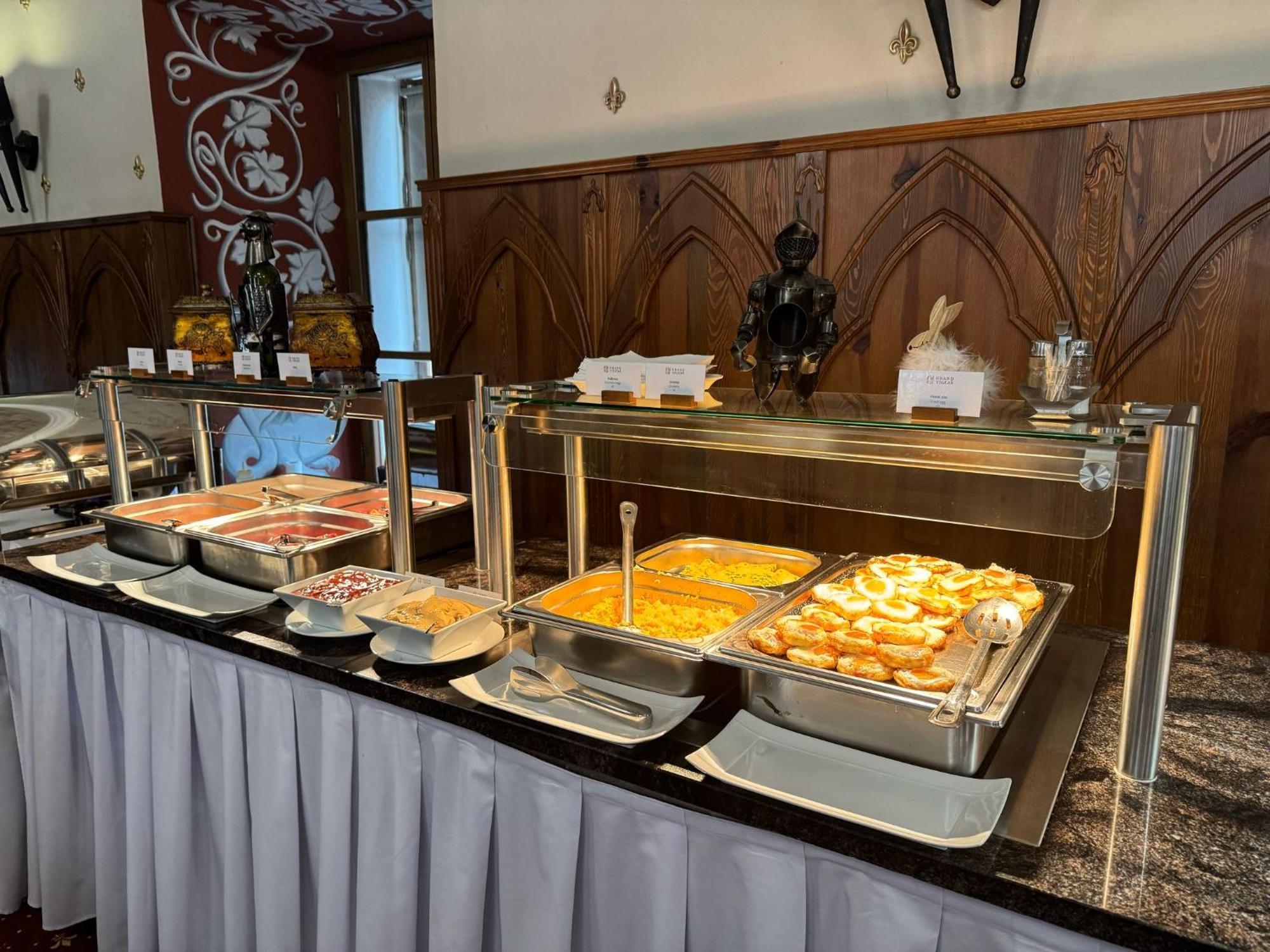 Hotel Grand Viglas Зволен Экстерьер фото